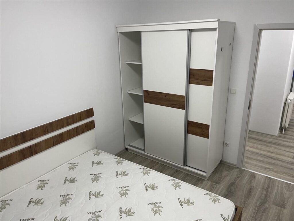 Ipet me qera e mobiluar komplet (1)