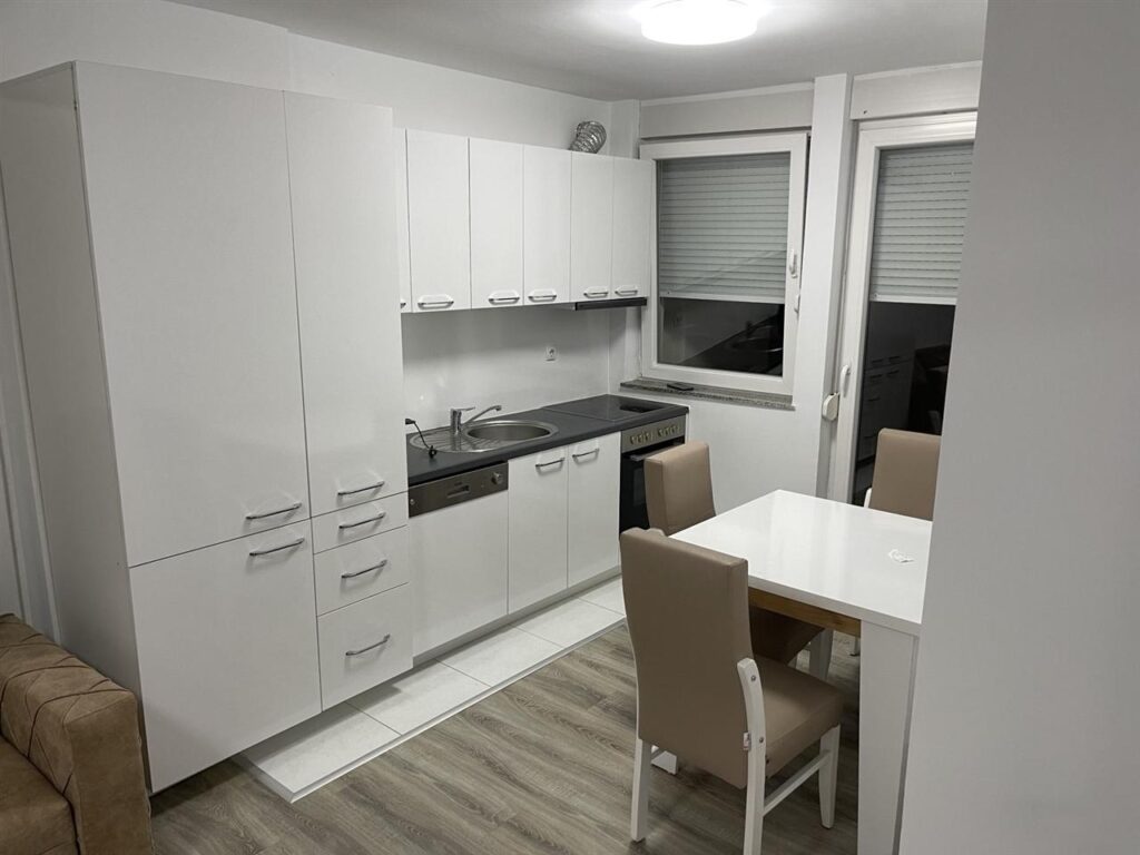 Ipet me qera e mobiluar komplet