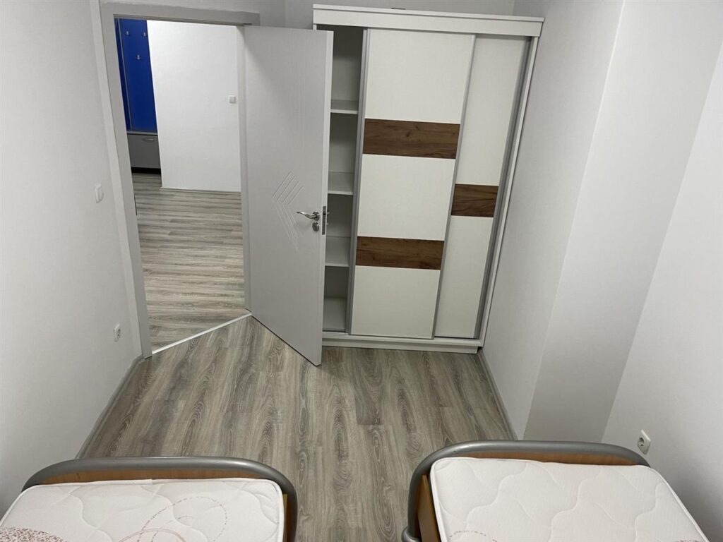 Ipet me qera e mobiluar komplet (3)