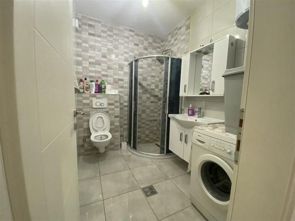 Leshoj banes me qera