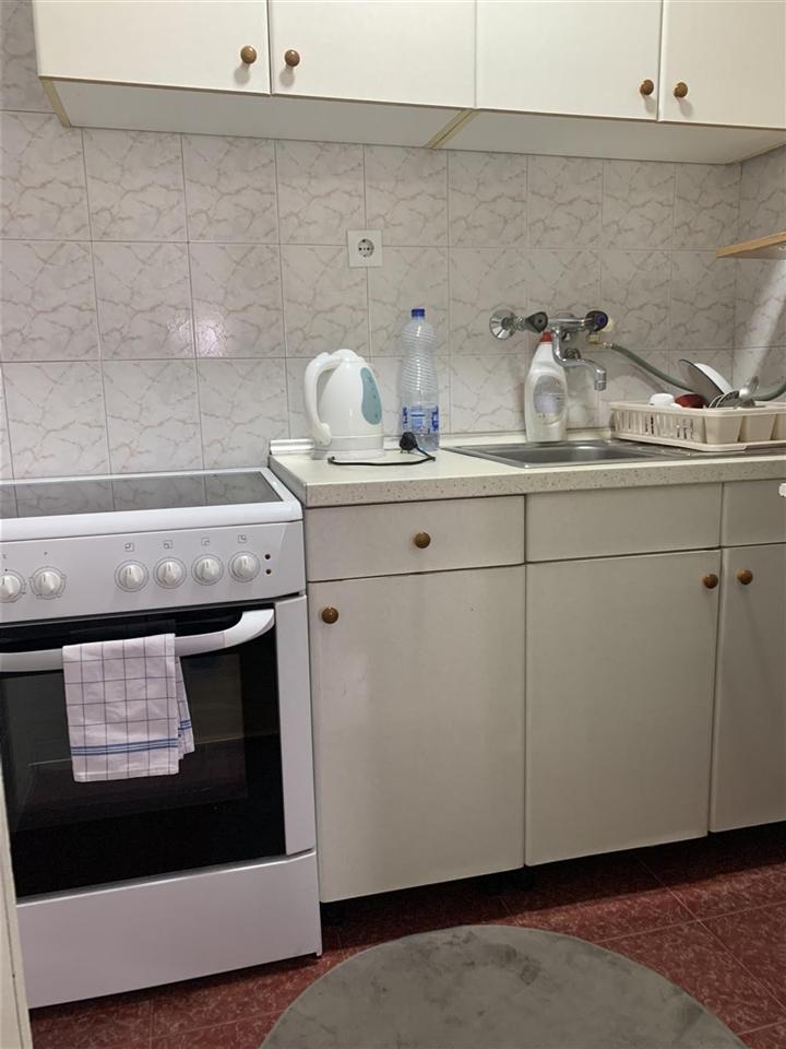 Leshoj me qira banese (2)