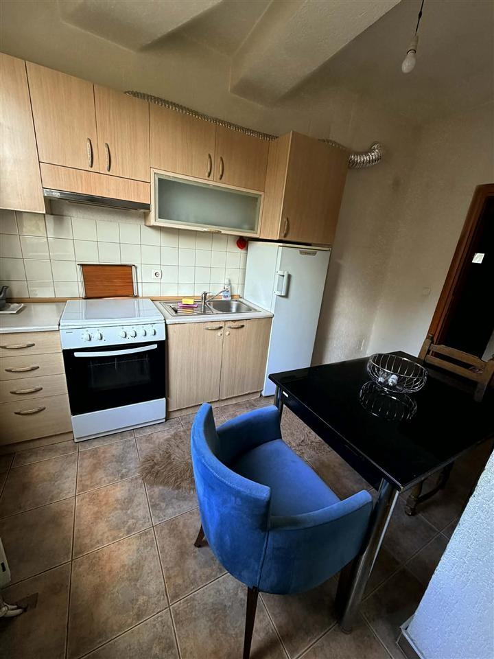 Lshoj me quea banesen te parku i qytetit koplet e mobiluar (4)