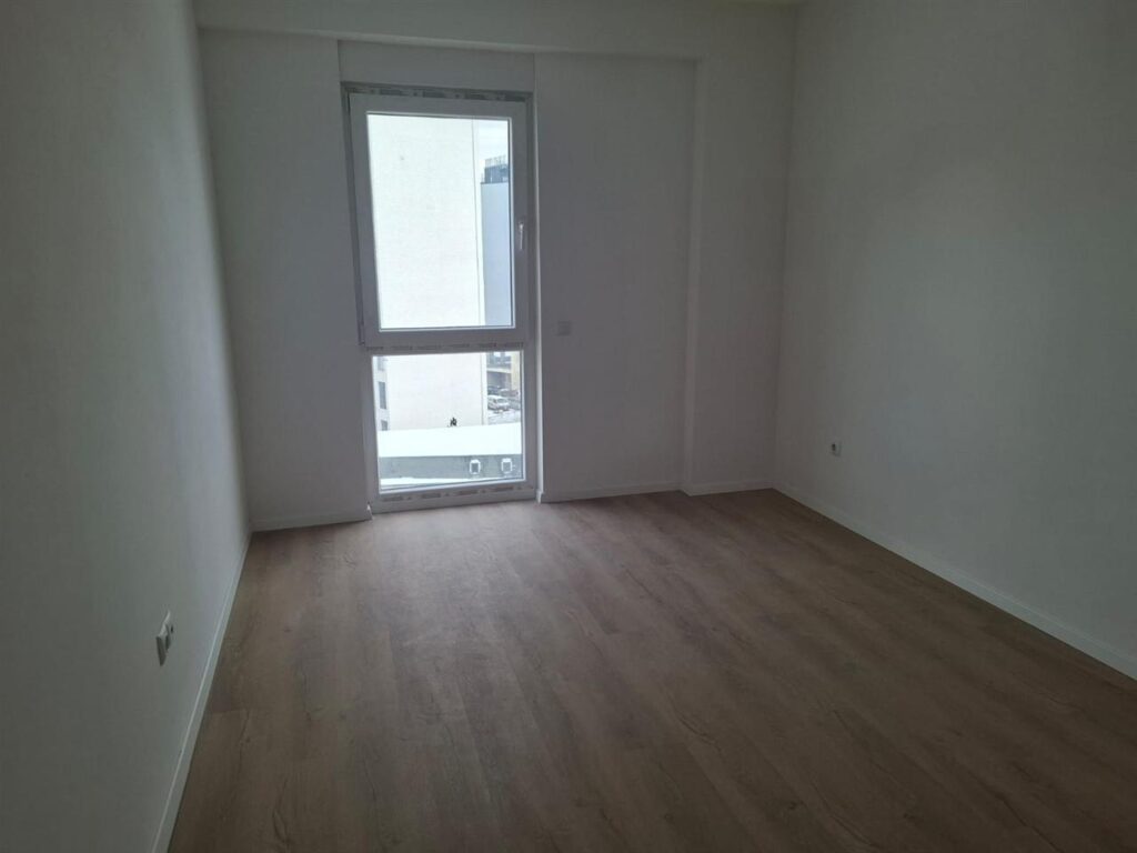 Shes banesen ne tophane (1)