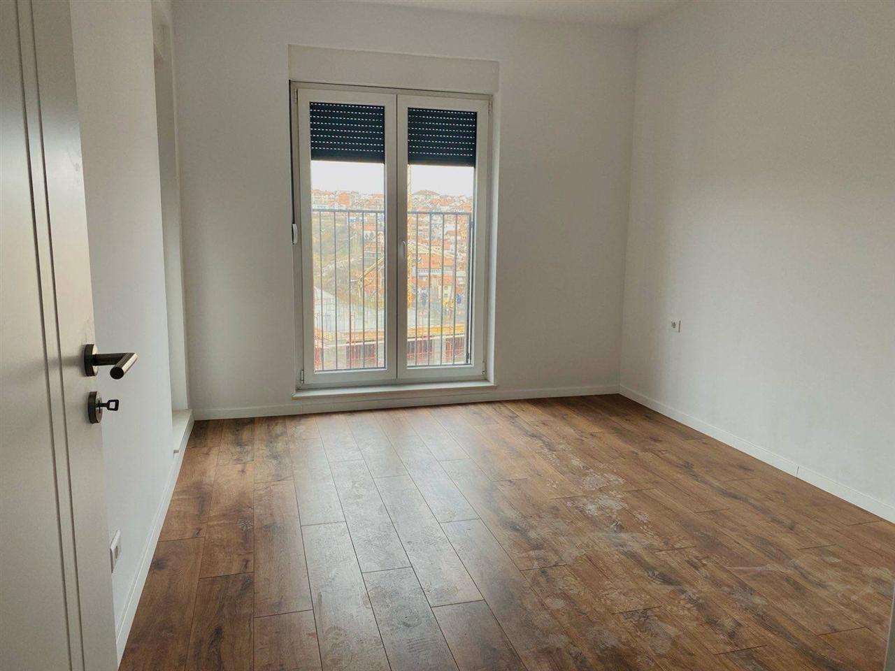 Shitet banesa e re tophane (2)