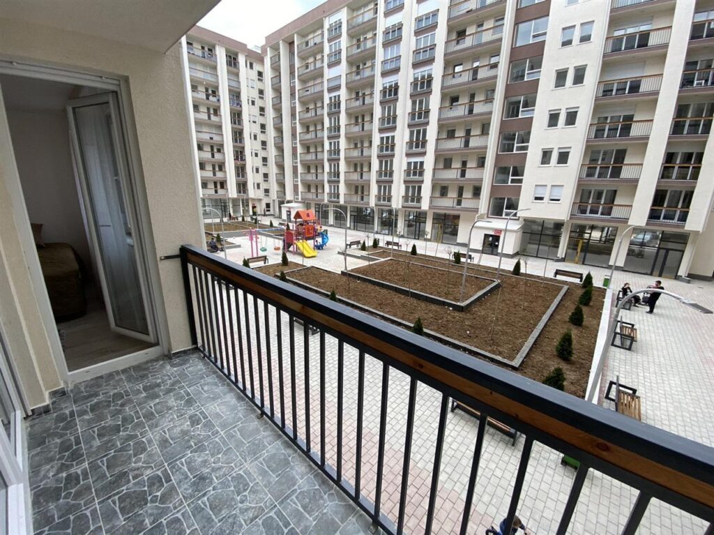 Super banesa me qera