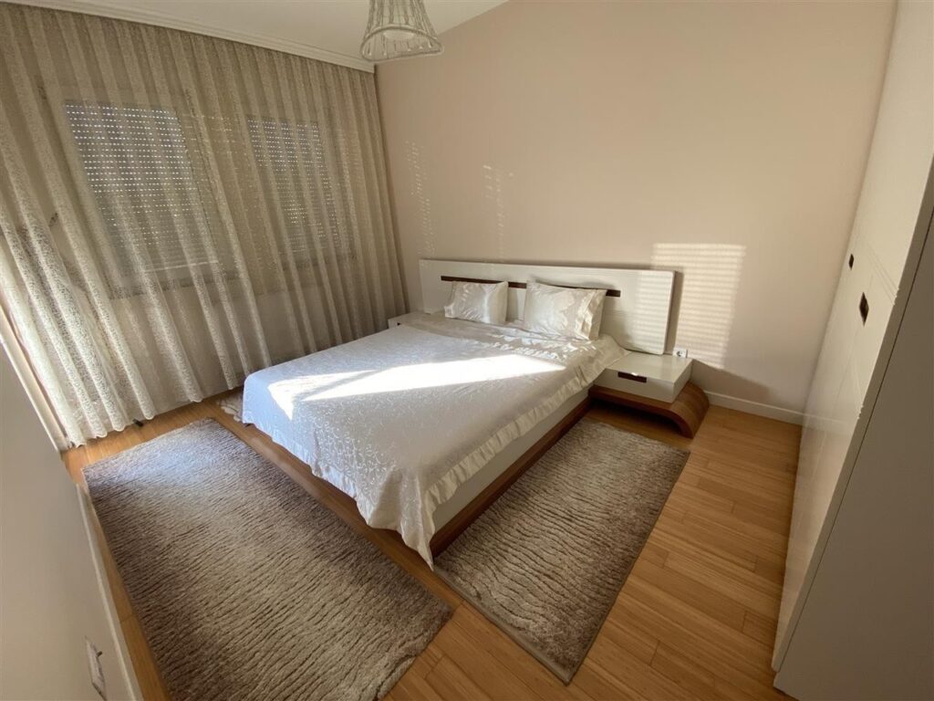 Banese me qira ne Rrugen B