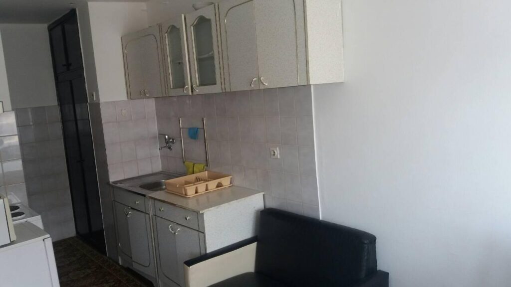 Leshohet banesa me qira qender qafa zona a rruga uck se (4)