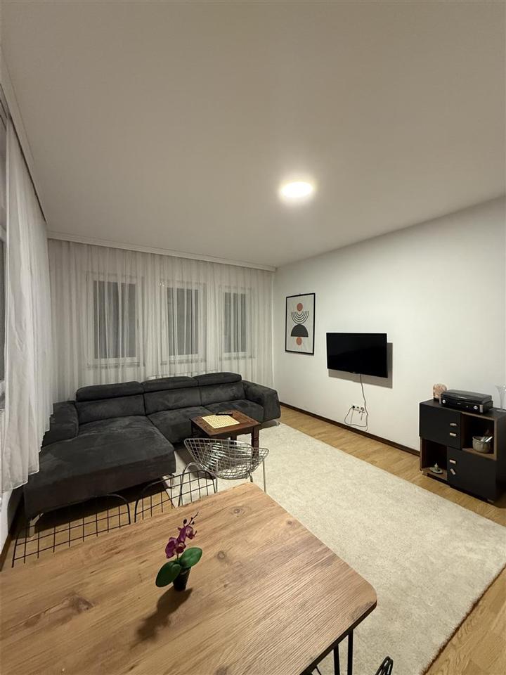 Leshoht banesa me qera 67m2