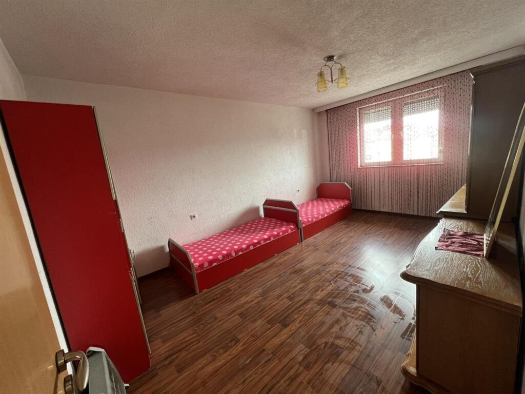 Leshoj banesen me qera (3)