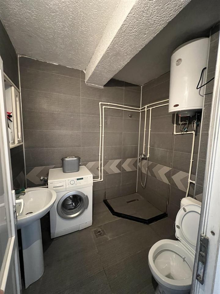 Leshoj banesen me qera