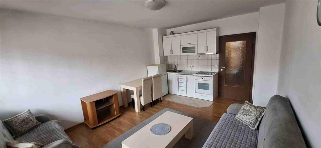 Leshoj banesen me qira ne qender afer 4 llullave (1)