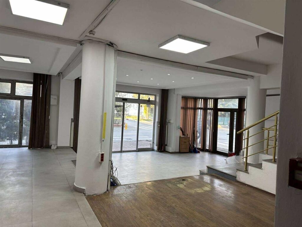 Objekt me qera ne lagjen pejton 342m2 (1)