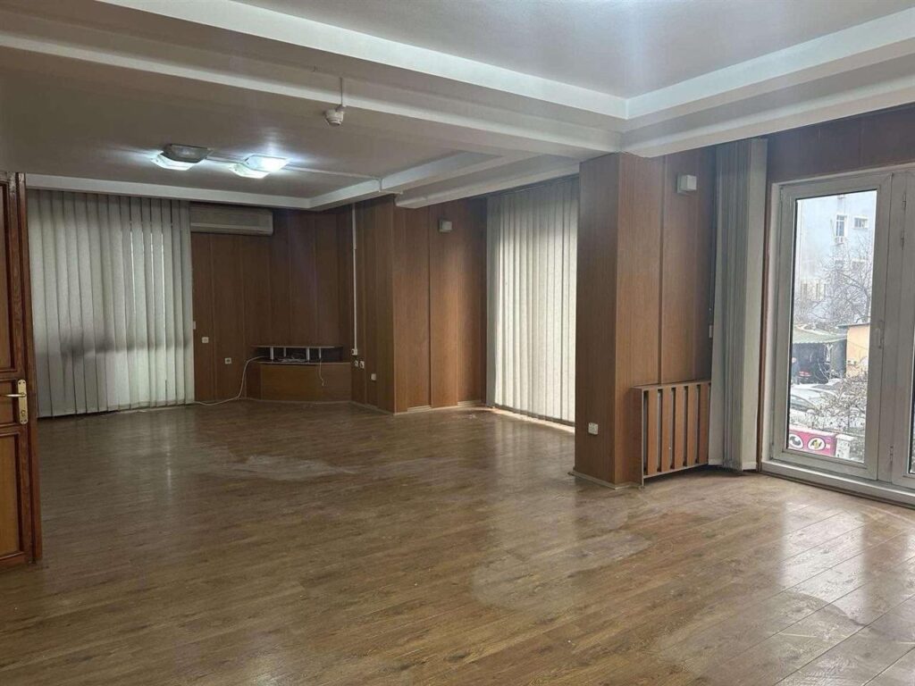 Objekt me qera ne lagjen pejton 342m2 (5)