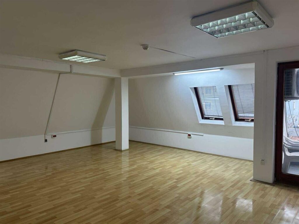 Objekt me qera ne lagjen pejton 342m2 (6)