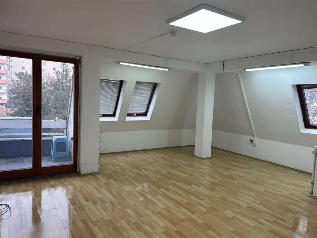 Objekt me qera ne lagjen pejton 342m2 (7)